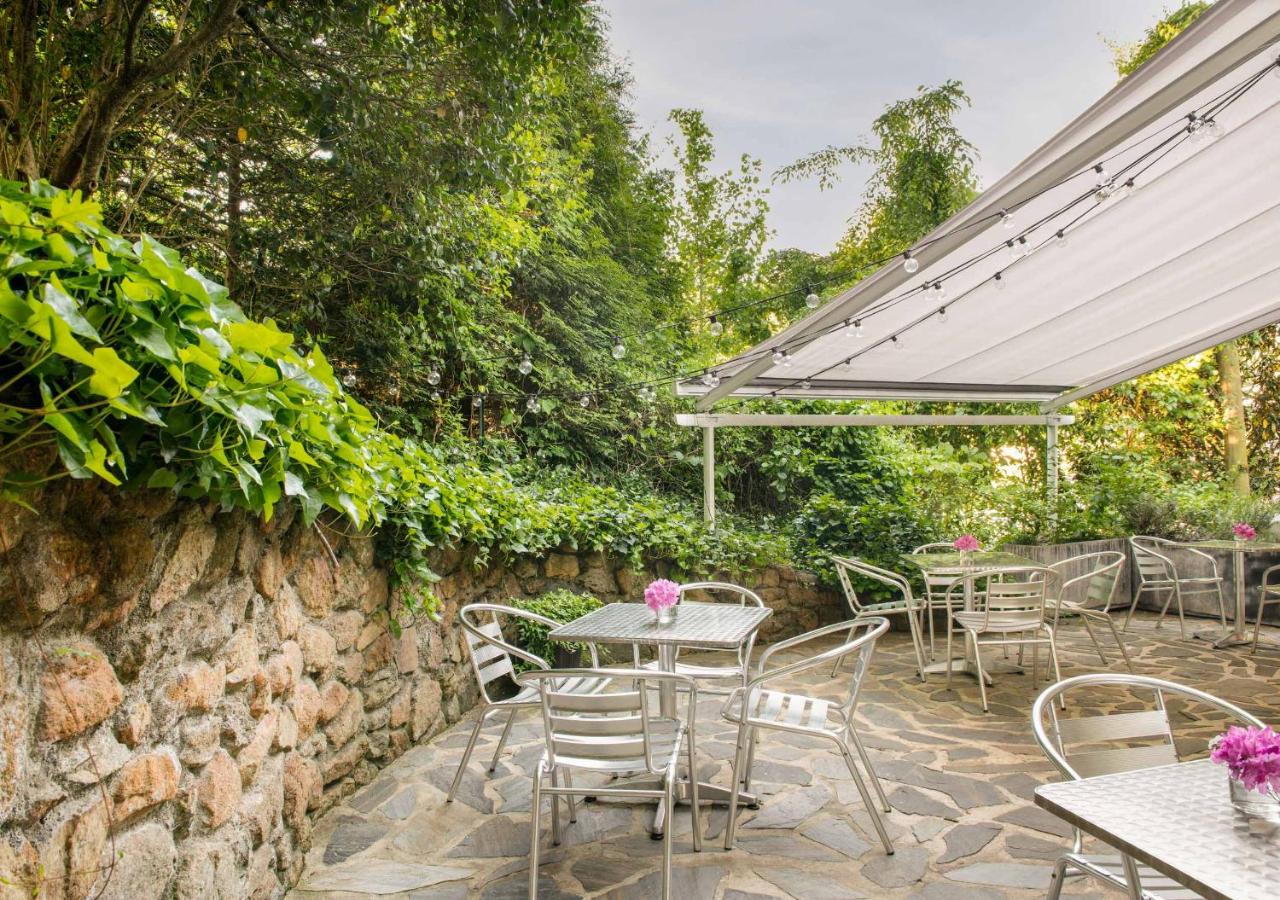 Oakhurst Inn at the University — photo 15