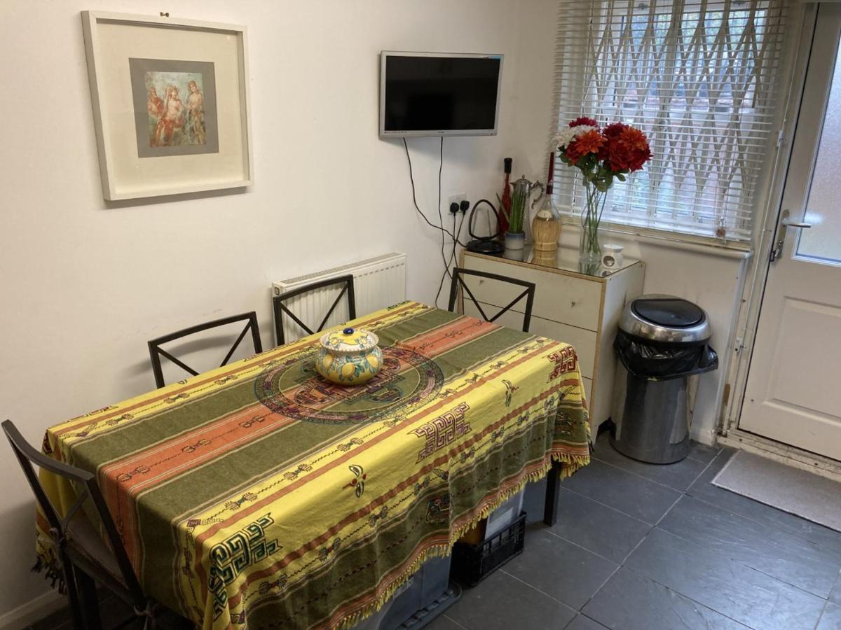 STUNNING GARDEN APARTMENT Central Exclusive Self Catering With Free Off Road Parking By Flat & Wiffi Beautifully Secluded 3 mins From All Amenities THIS IS A HOME NOT A HOTEL - 2