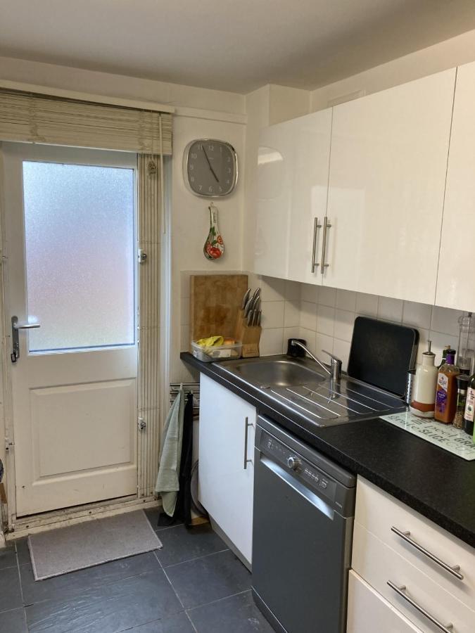 STUNNING GARDEN APARTMENT Central Exclusive Self Catering With Free Off Road Parking By Flat & Wiffi Beautifully Secluded 3 mins From All Amenities THIS IS A HOME NOT A HOTEL - 5
