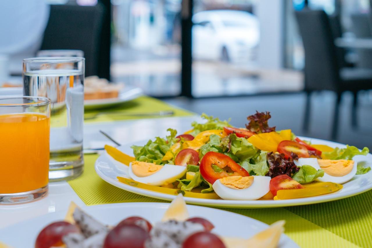 KK Karon Kata Boutique Hotel - 3