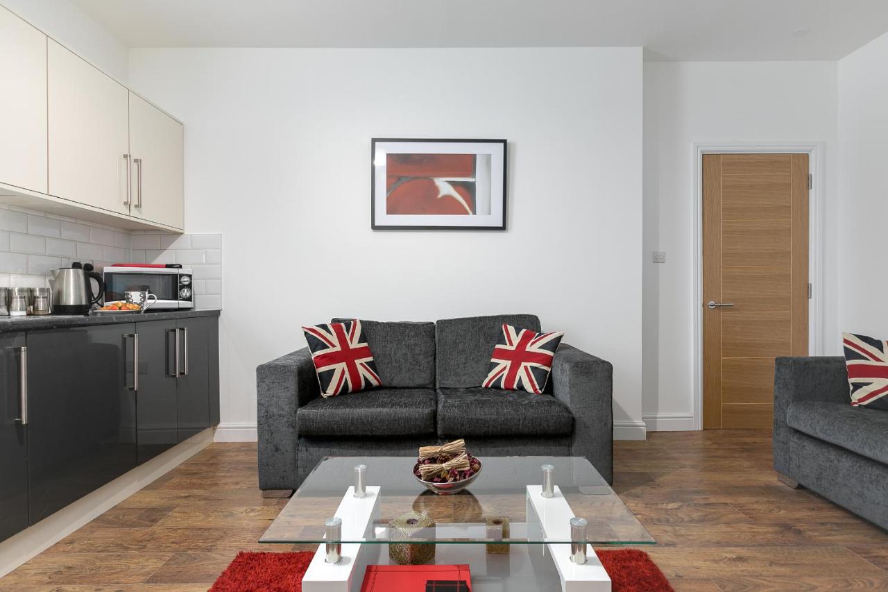 {{ hotelInfo.altText }}