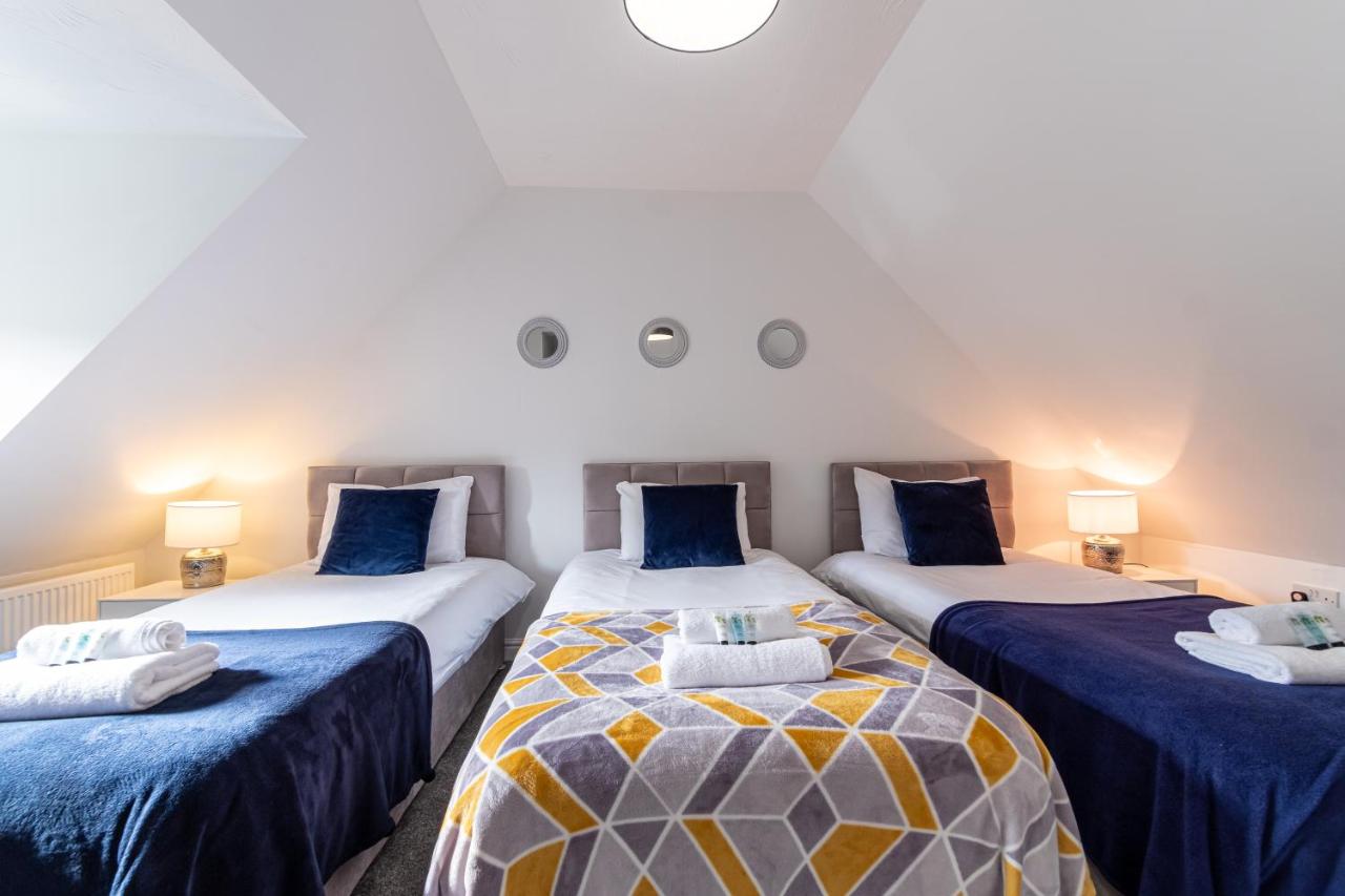 {{ hotelInfo.altText }}