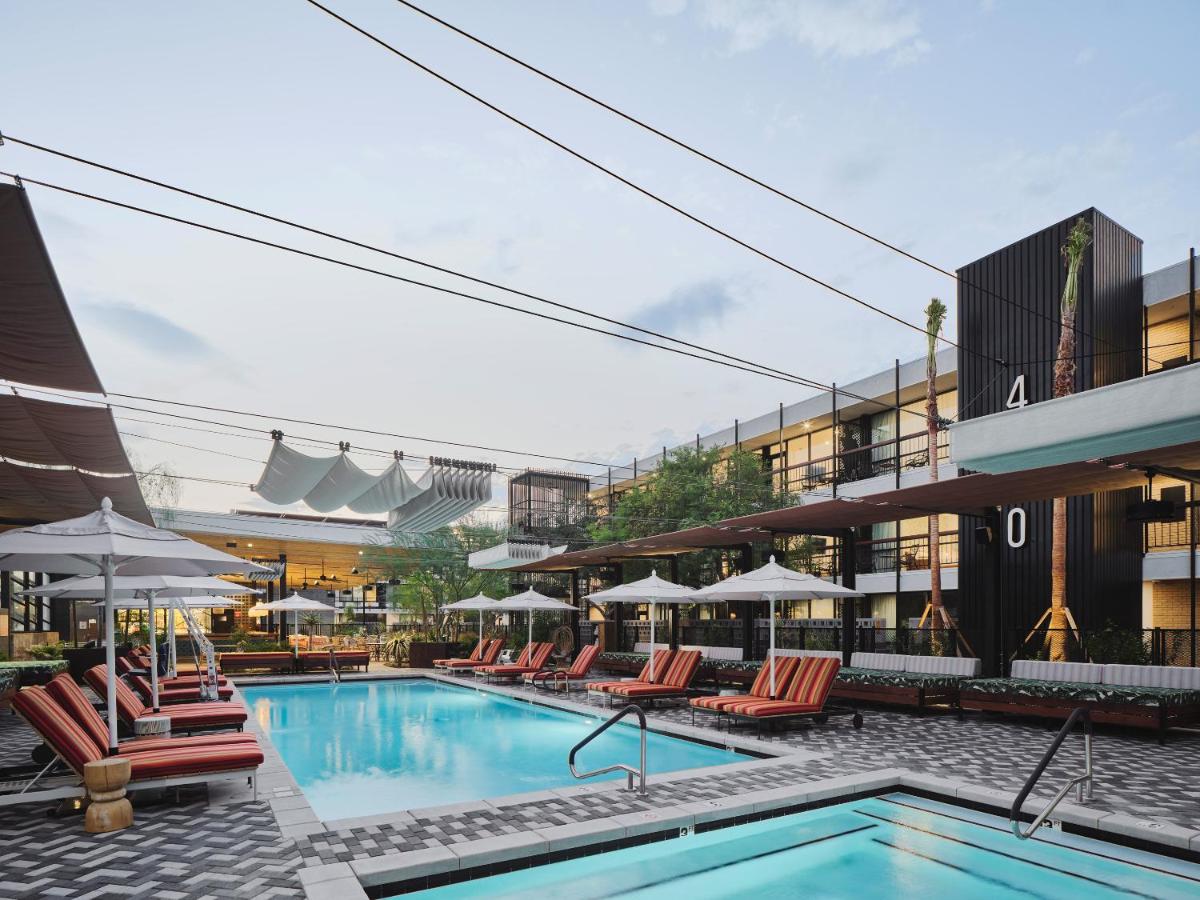 Heated swimming pool: RISE Uptown
