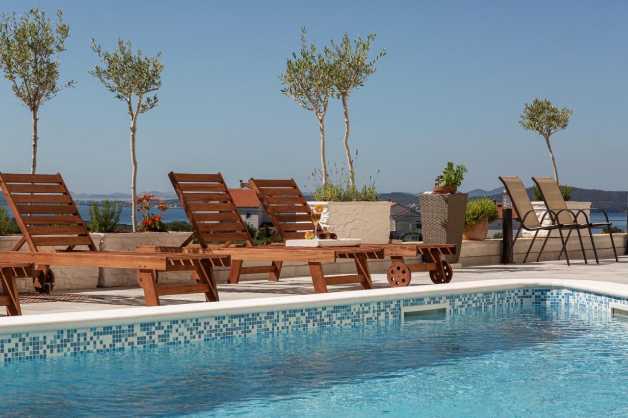 Heated swimming pool: Apartment resort Oliva Vallis