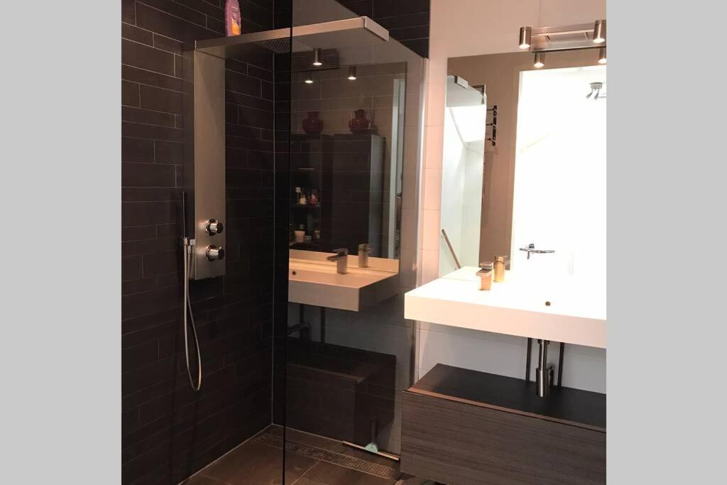 Large and cosy house on the water: free Parking - 3