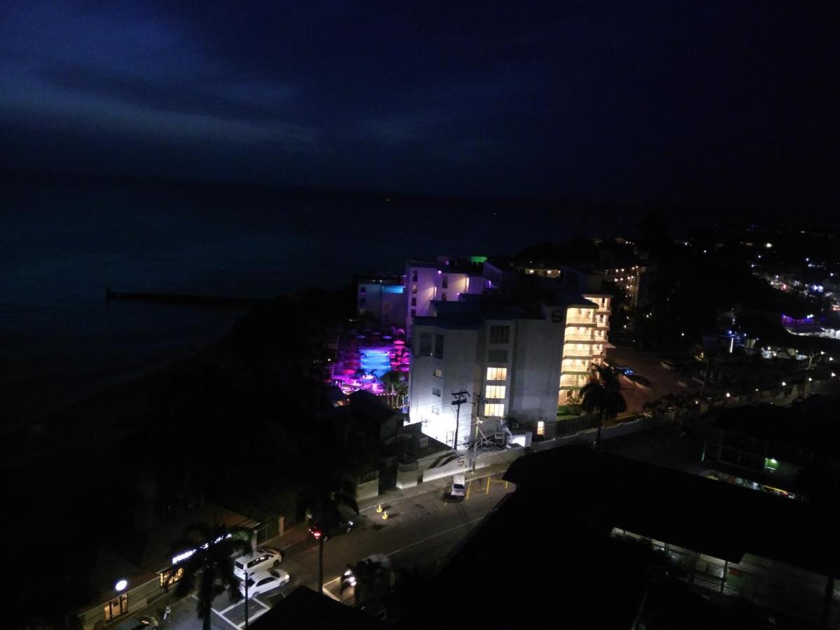 Irresistible View-Mobay Club 1408 - 5