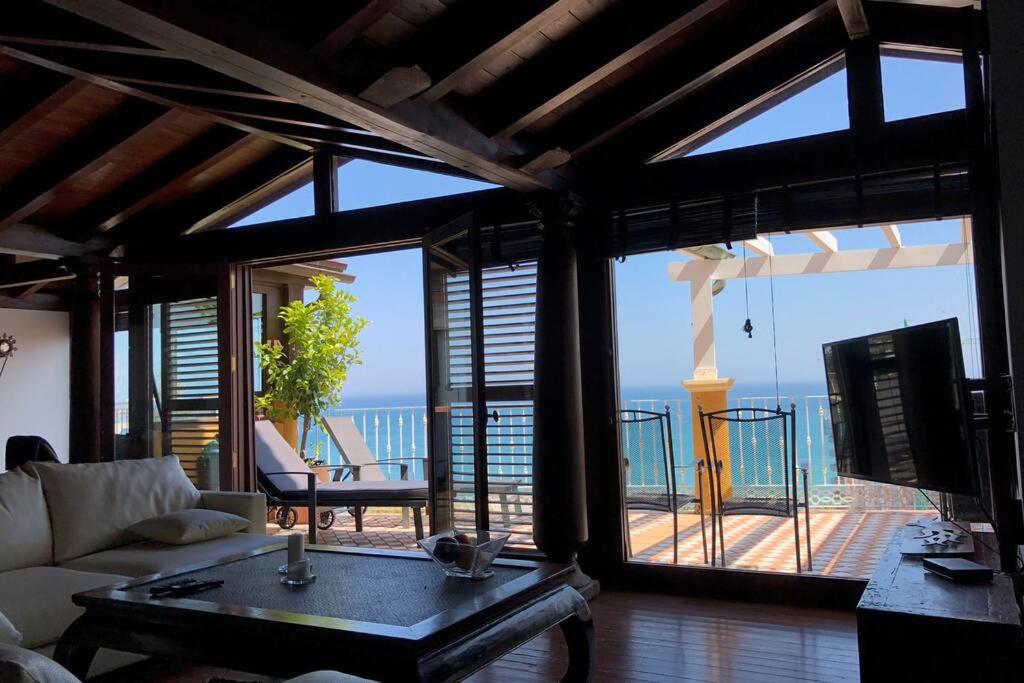 7 rooms apt (bali style) in center beach:250 mtrs ...