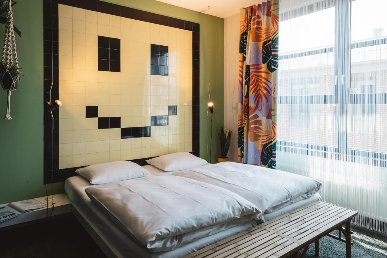 Superbude Hamburg Altona in Hamburg - More than a stay: Join the Superbude community in Hamburg Altona.