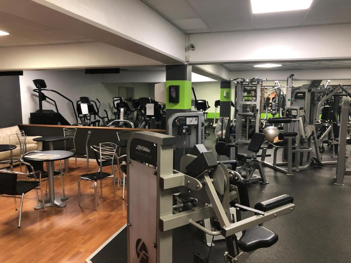 Best Western Plus Airport Hotel - 4