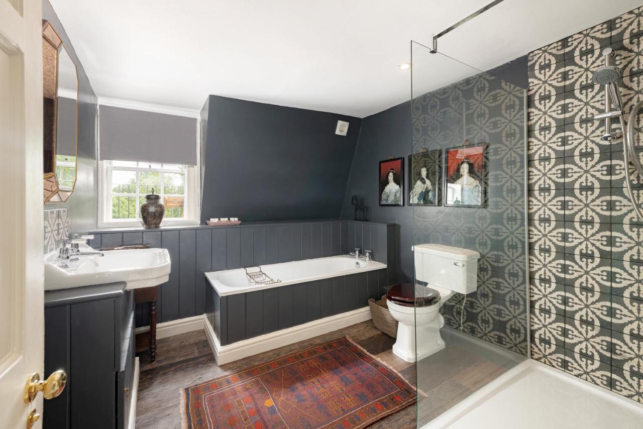 Central Apartment With Private Parking - 3