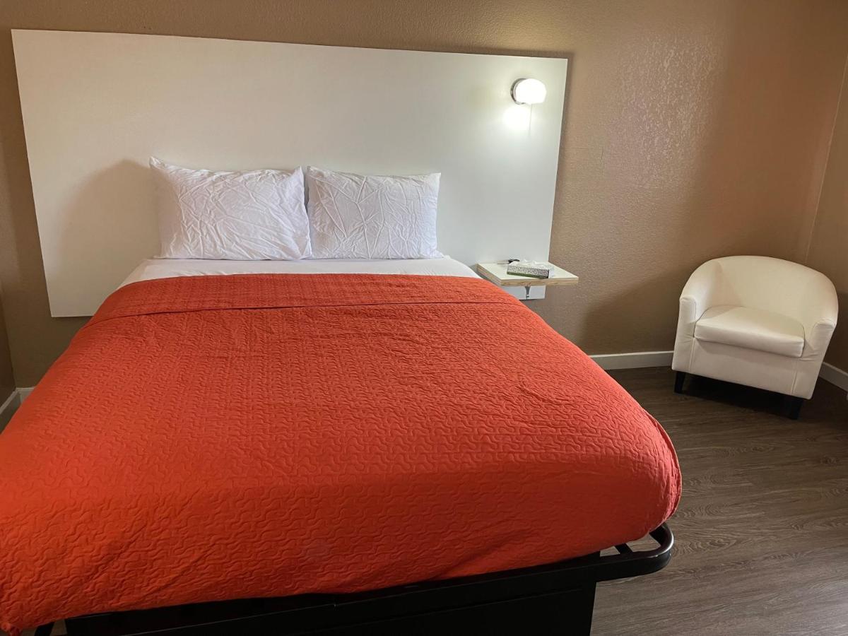 Inn On Oak Street — photo 15