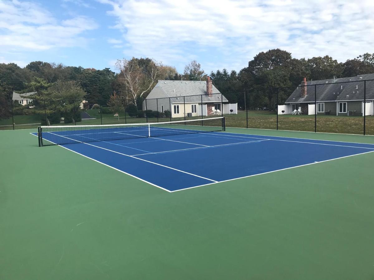 Tennis court: Brewster Green Resort, a VRI resort