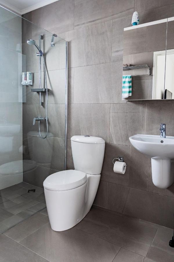 The Palm Leaf Apartments - 3