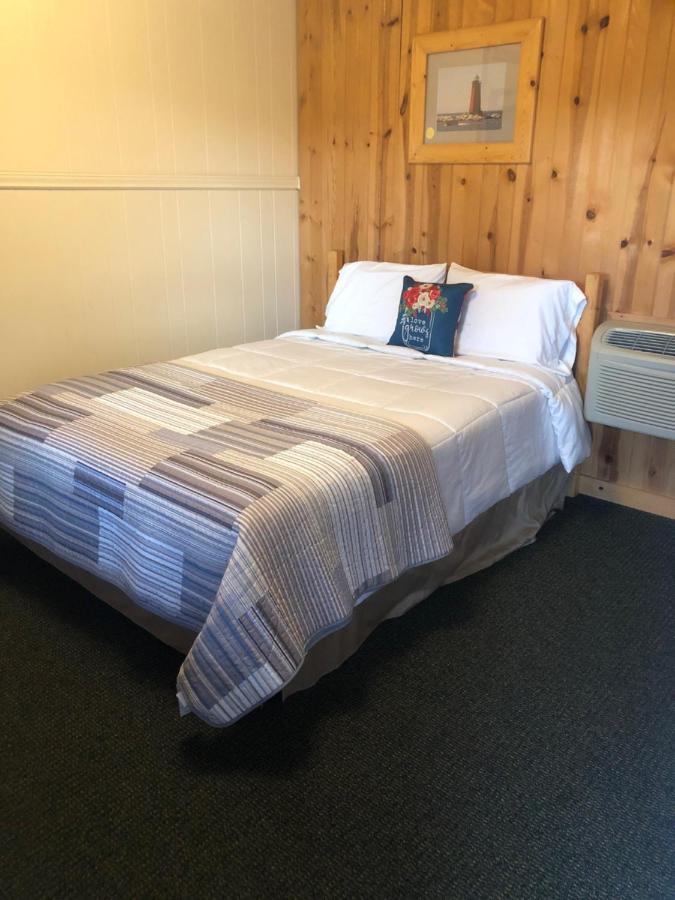 Holiday Motel — photo 16