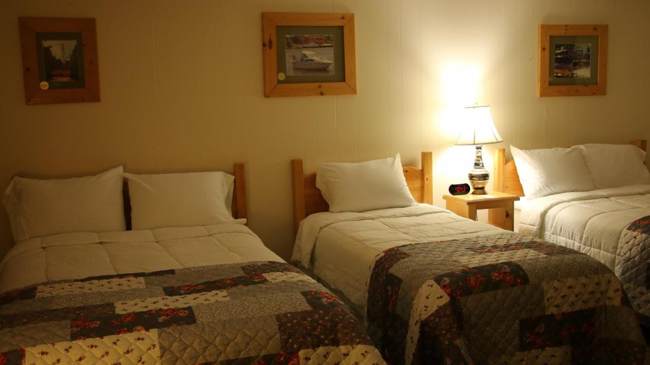 Holiday Motel — photo 11