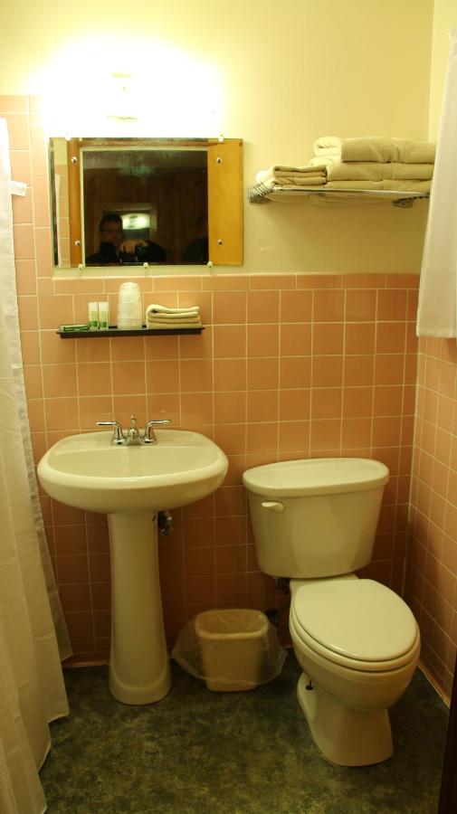 Holiday Motel — photo 22