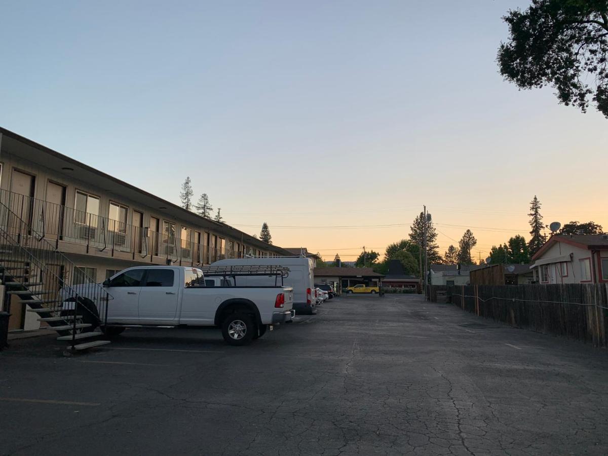 Regency Inn Lakeport — photo 16