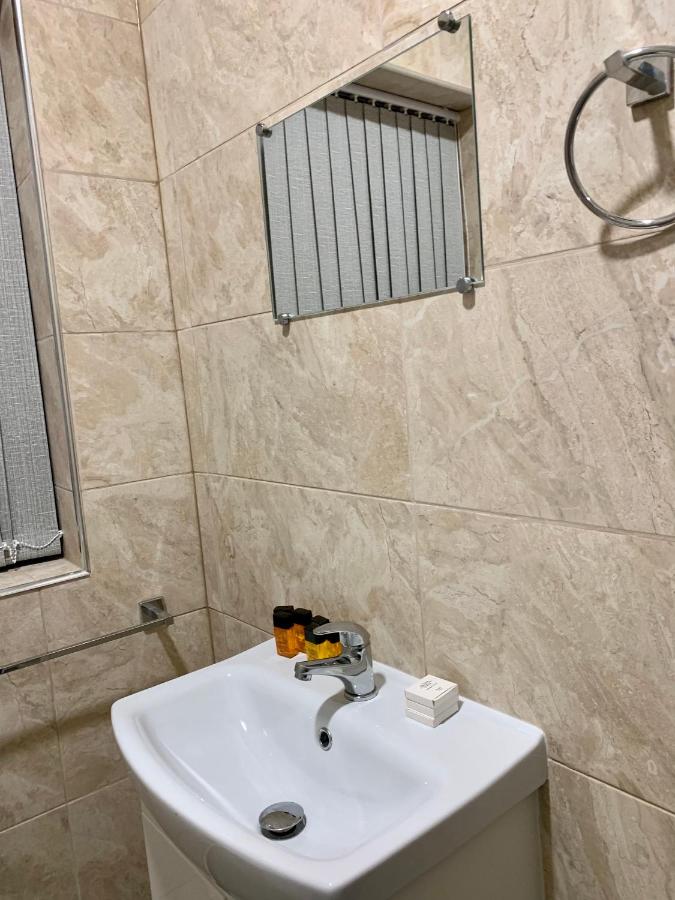 غرفة قياسية عائلية