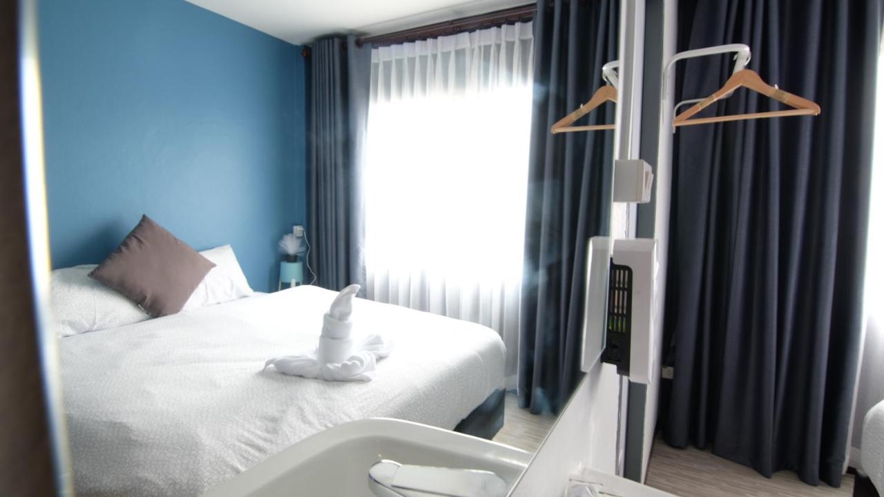 Sleep with Me Bangkok - BTS Phra Khanong - 3