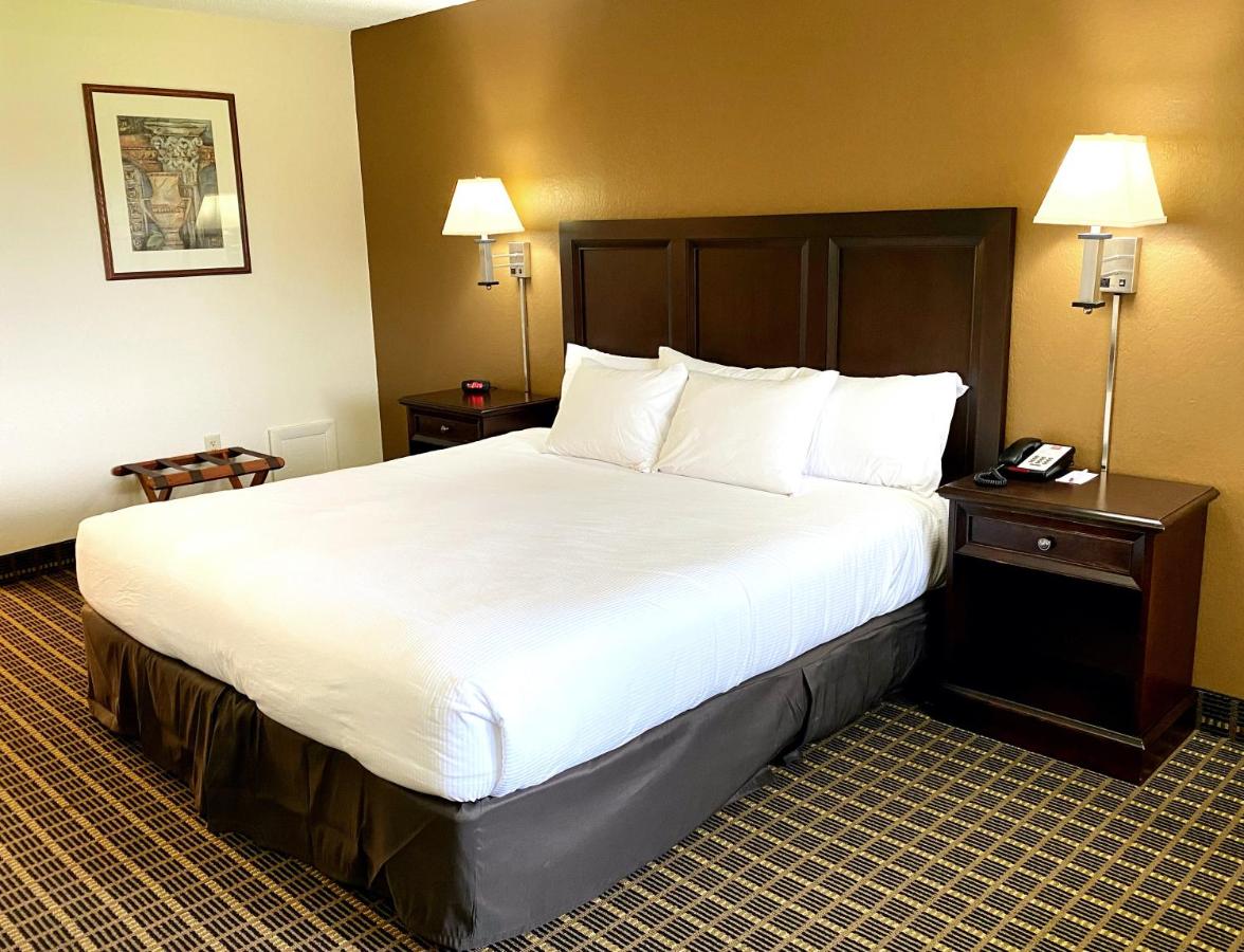 Roadstar Hotel Zephyrhills — photo 19