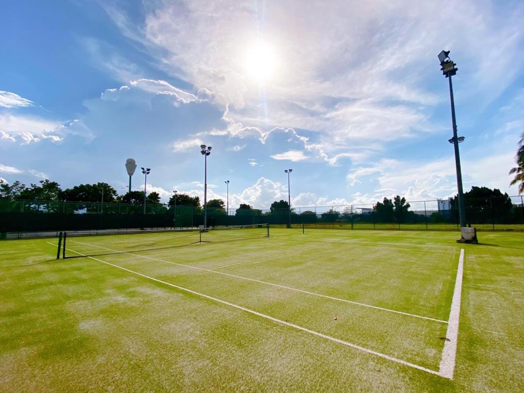 Tennis court: Ponderosa Golf & Country Resort