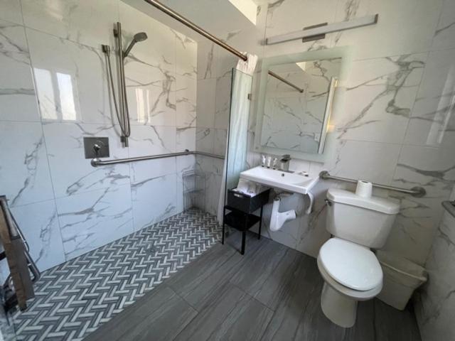 Hi View Inn & Suites — photo 18