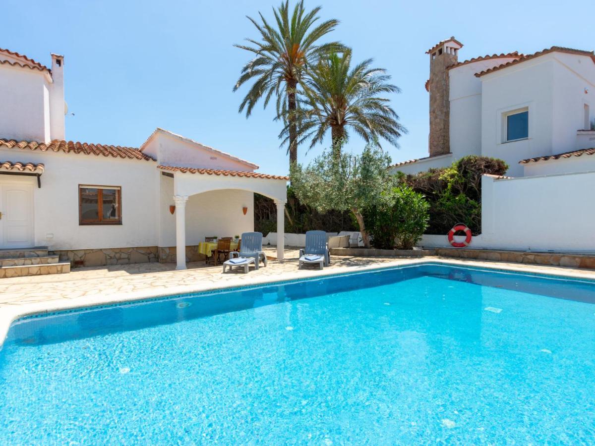 Villa SUNVILLE (Spanje Empuriabrava) - Booking.com