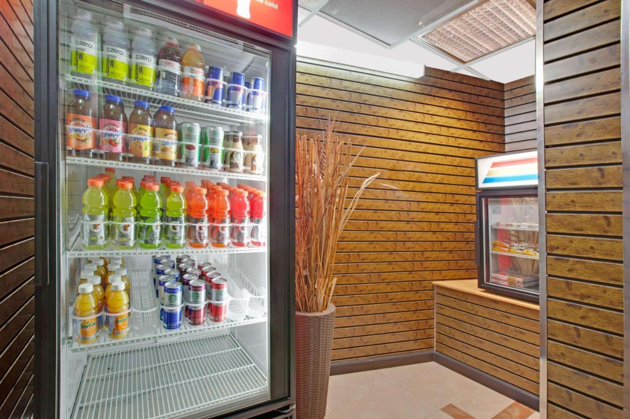 Ramada by Wyndham Bronx - 3