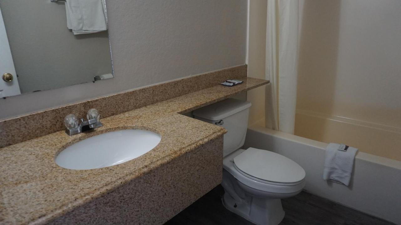 La Siesta Motel — photo 18