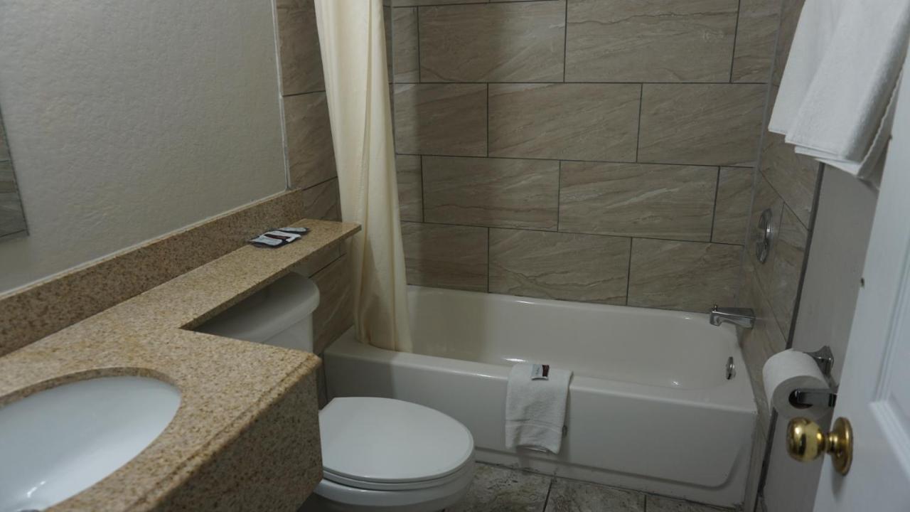 La Siesta Motel — photo 21
