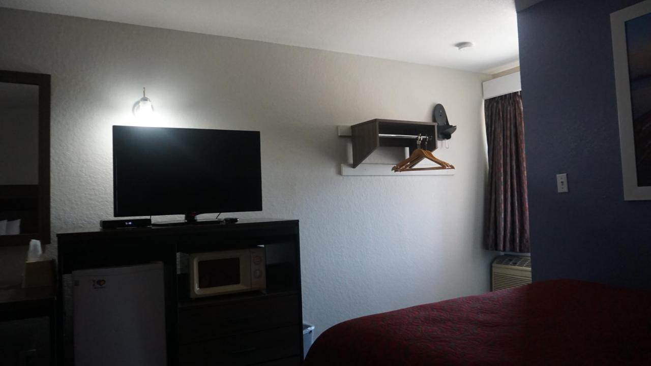 La Siesta Motel — photo 23