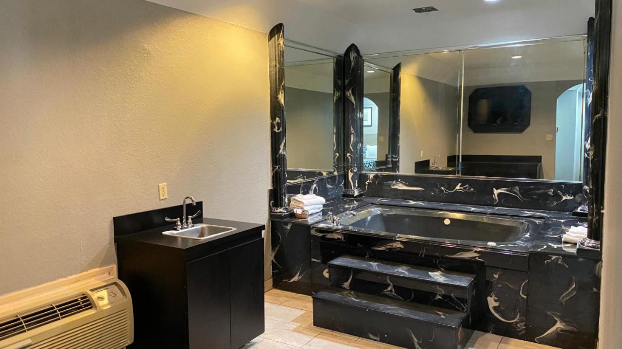 Island Suites Hobby Airport — photo 7