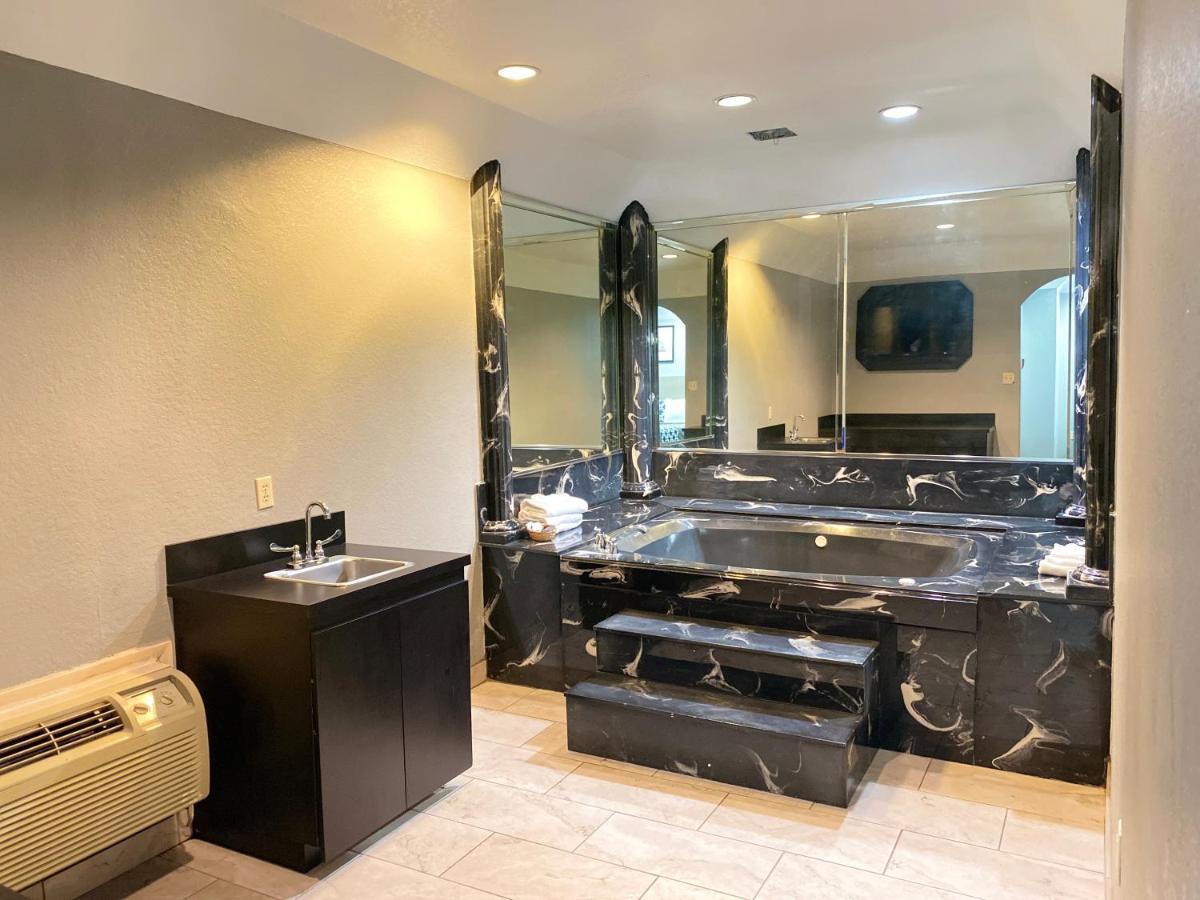 Island Suites Hobby Airport — photo 3
