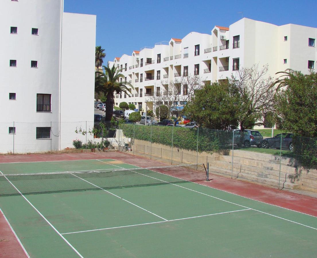 Tennis court: Clube Alvorférias