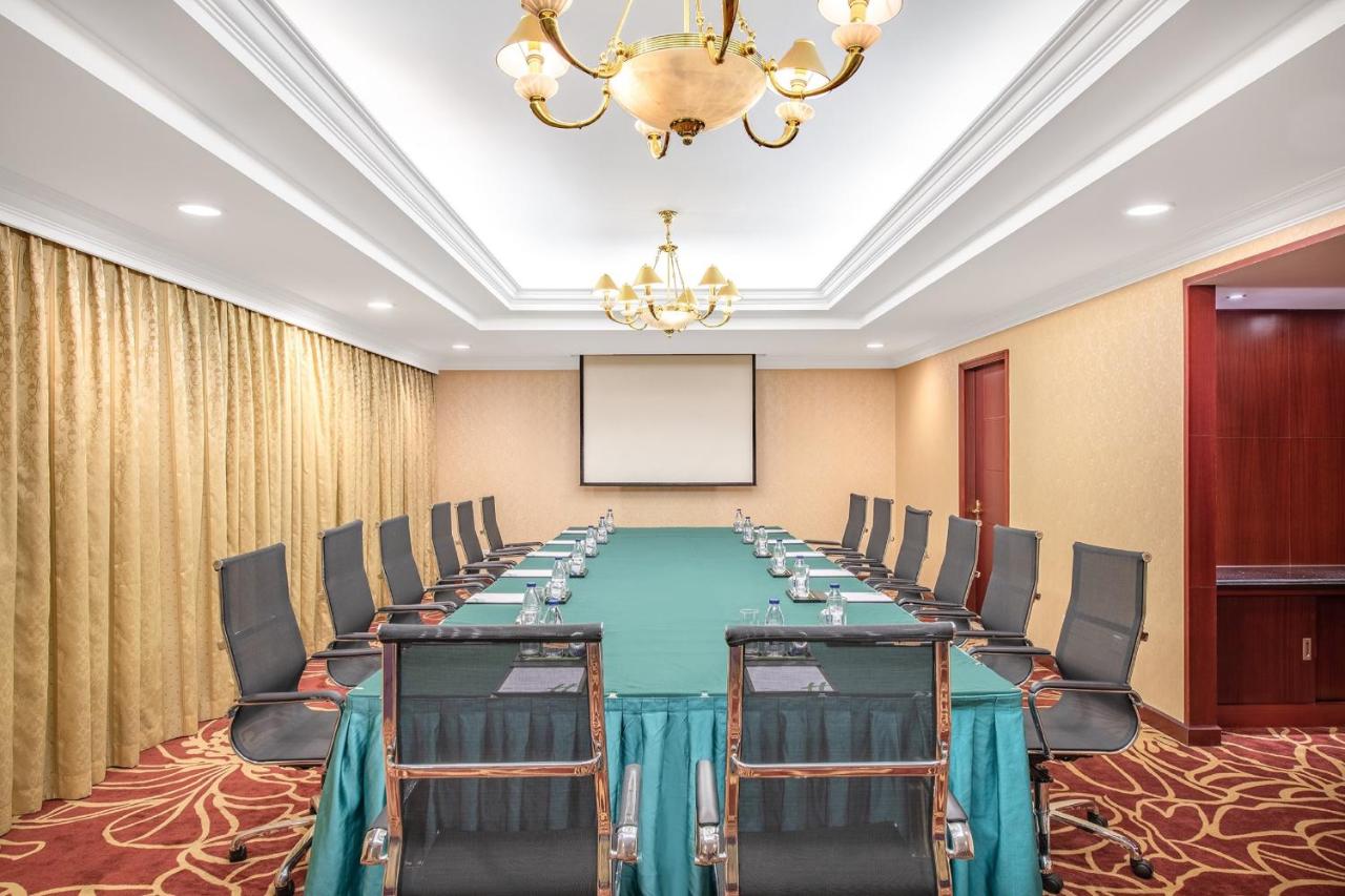 Holiday Inn Beijing Chang An West, an IHG Hotel photo