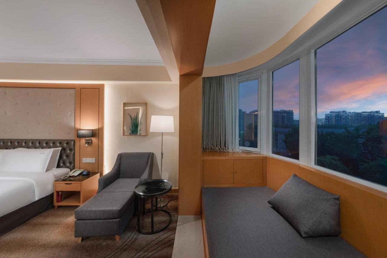 Holiday Inn Beijing Chang An West, an IHG Hotel photo