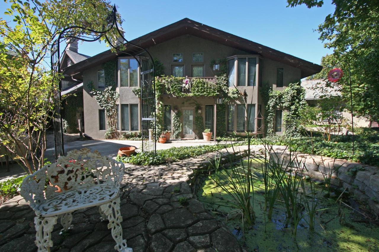 Stone Chalet Bed & Breakfast Inn — photo 4
