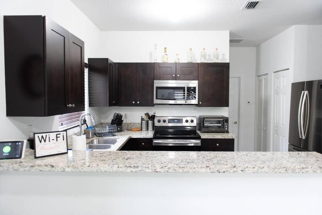 New house on the block near Miami Airport. - 4