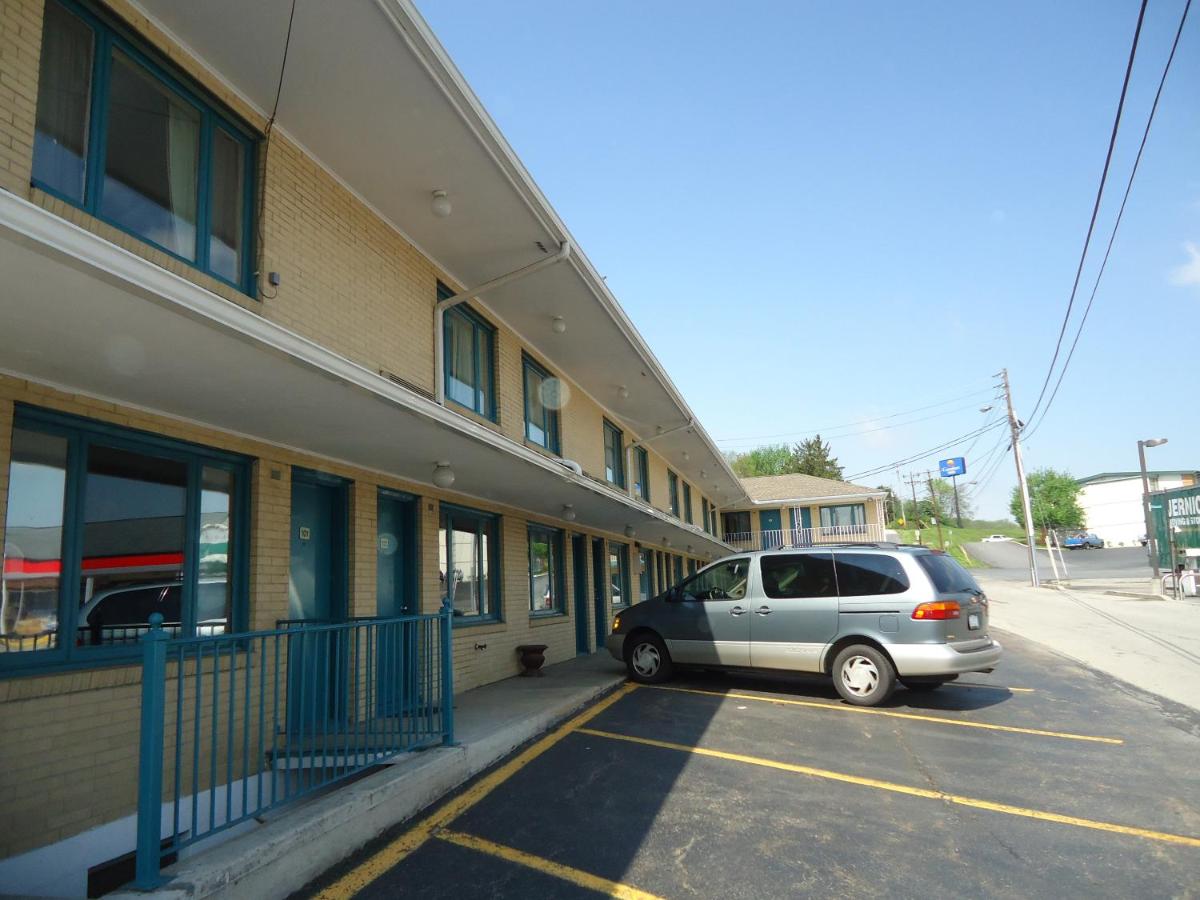 Budget Inn — photo 16