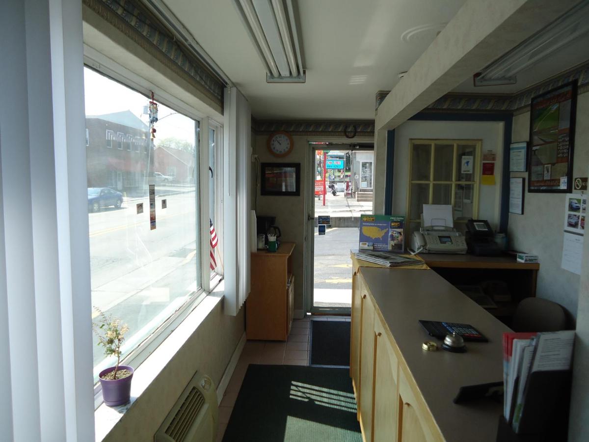 Budget Inn — photo 17