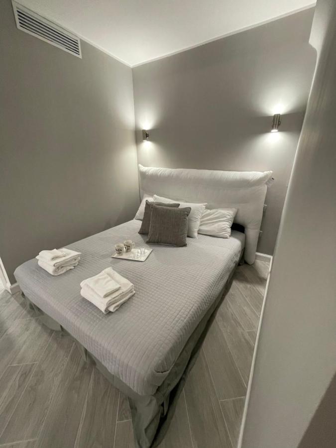 White Room 3