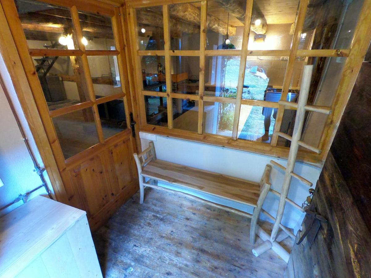 Bordes Pirineu, Pintor, Areu – Updated 2022 Prices