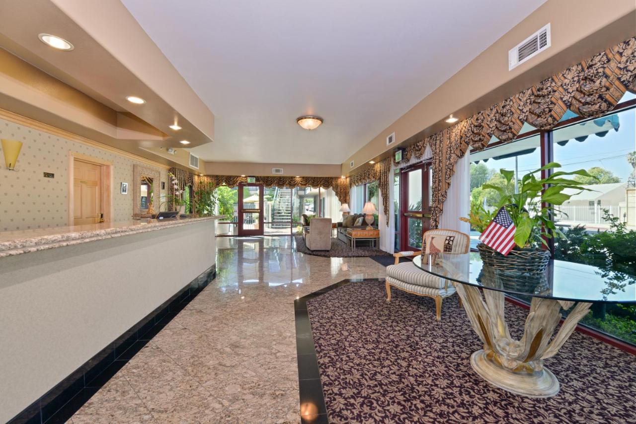 Tarzana Inn — photo 22