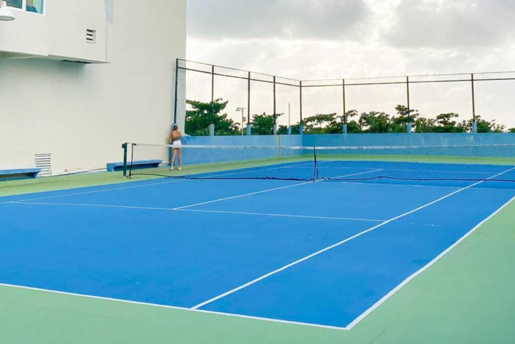 Brisas Shores 07 Beachfront Condo, Pool and garden area, Zona Hotelera Cancun - 2