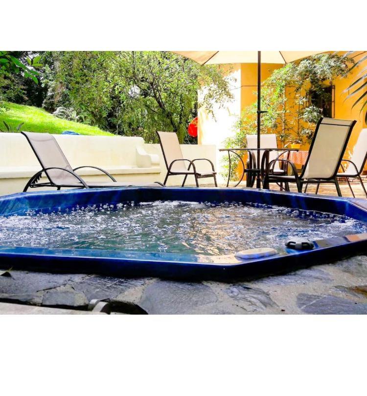 Heated swimming pool: Villa Los Arroyos