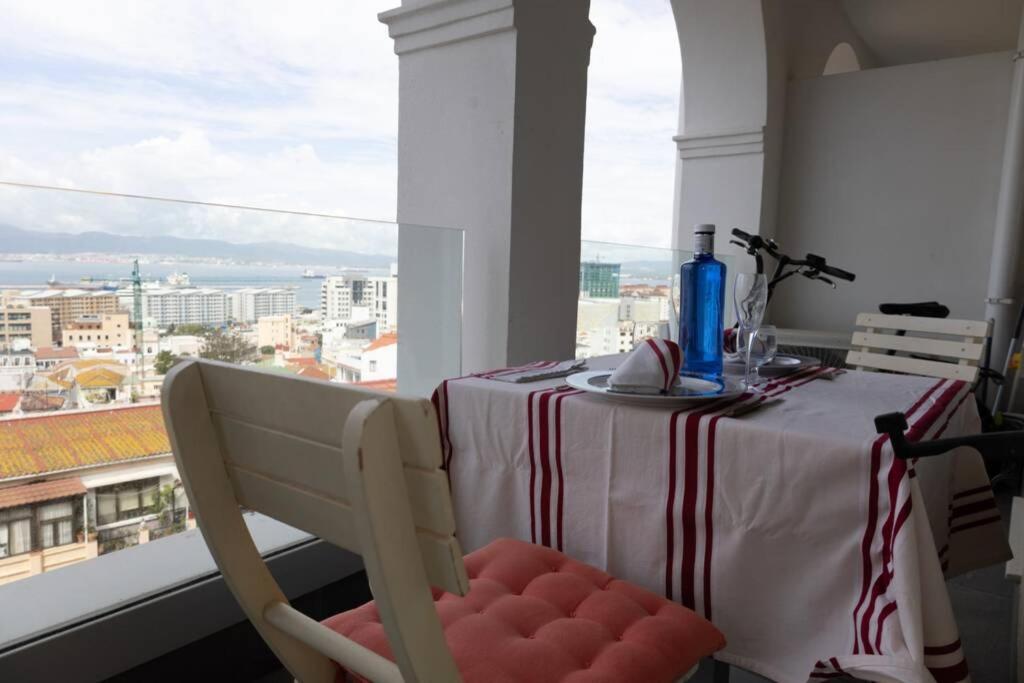 Charming Colonial Flat in historic building