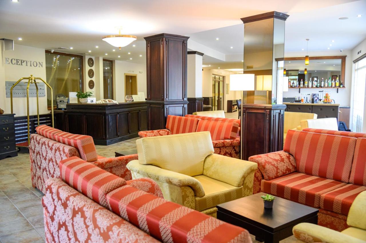 Parklands Hotel & Pool photo