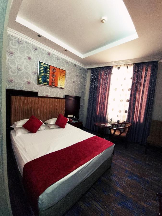 Royal Hotel photo