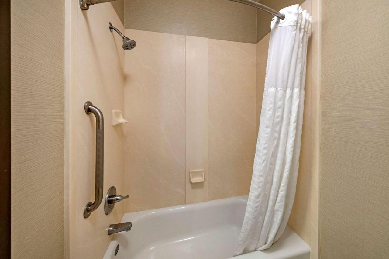 THE ATRIUM HOTEL SFO AIRPORT - FREE Shuttle & Breakfast — photo 16