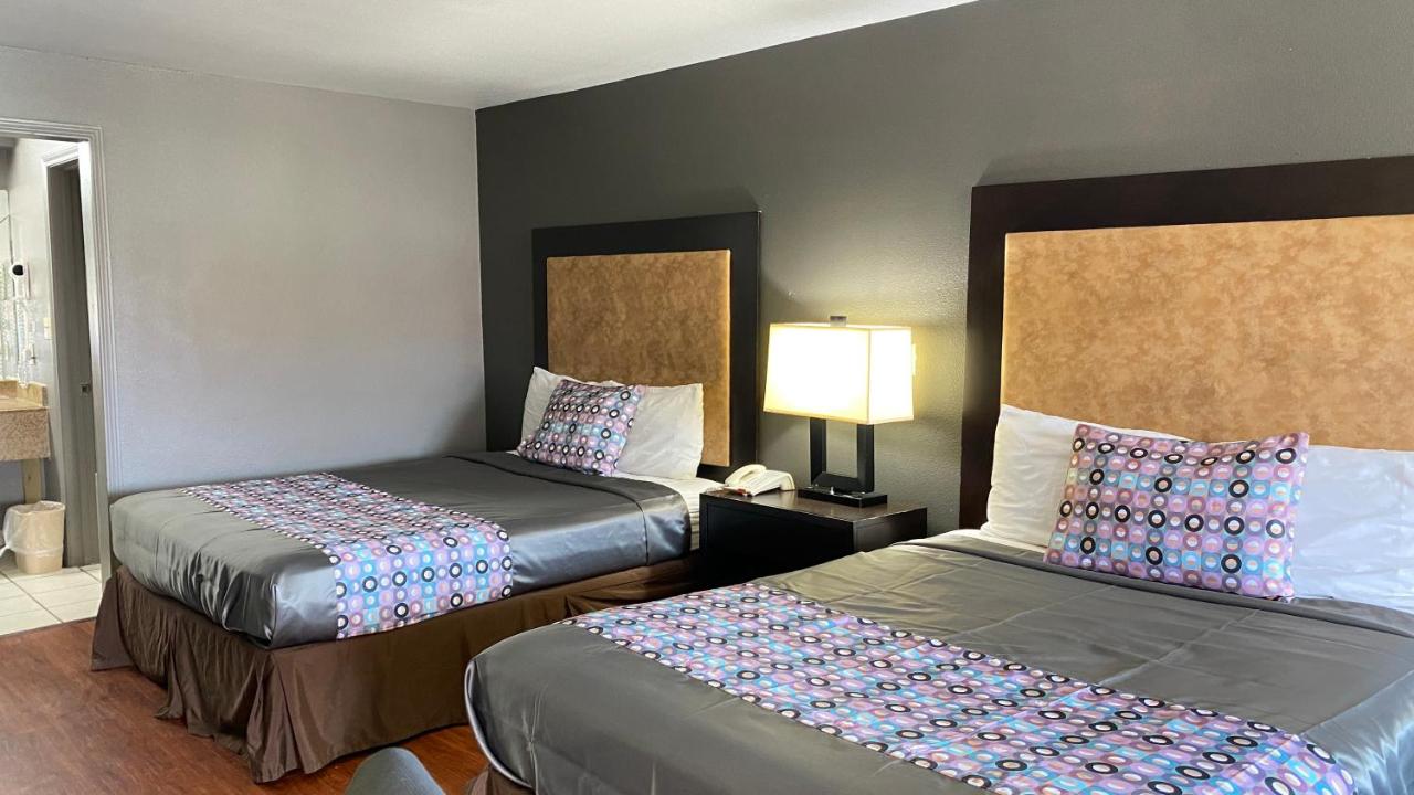 Island Inn & Suites — photo 12